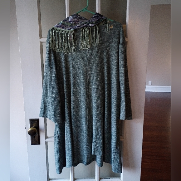 Catherines Women's Plus Size Impossibly Soft Tunic & Scarf Duet 2X - Picture 12 of 15